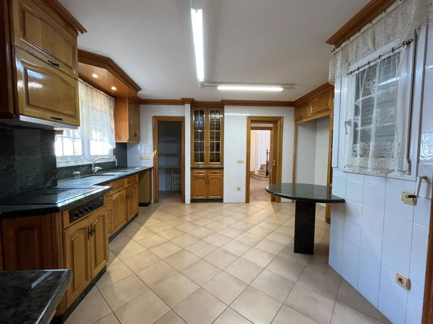 Cuina de Casa o xalet en venda en Ontinyent amb Aire condicionat, Calefacció i Jardí privat