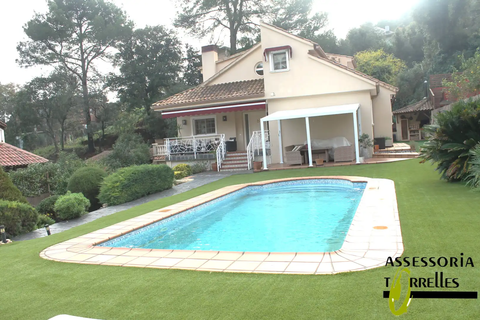 Schwimmbecken von Haus oder Chalet zum Verkauf in Torrelles de Llobregat mit Heizung, Privatgarten und Parkett