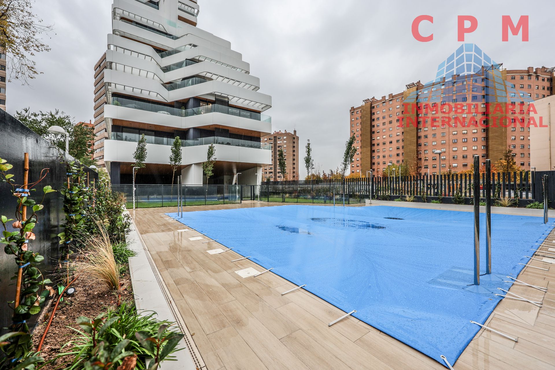 Piscina de Pis en venda en  Madrid Capital amb Aire condicionat, Calefacció i Parquet