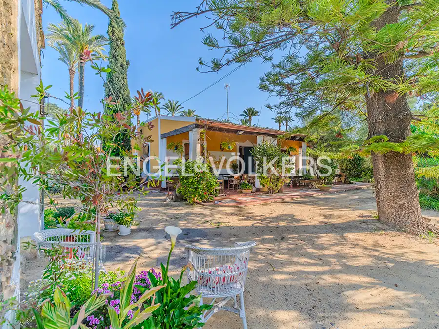 Vista exterior de Casa o xalet en venda en Elche / Elx amb Calefacció, Jardí privat i Terrassa