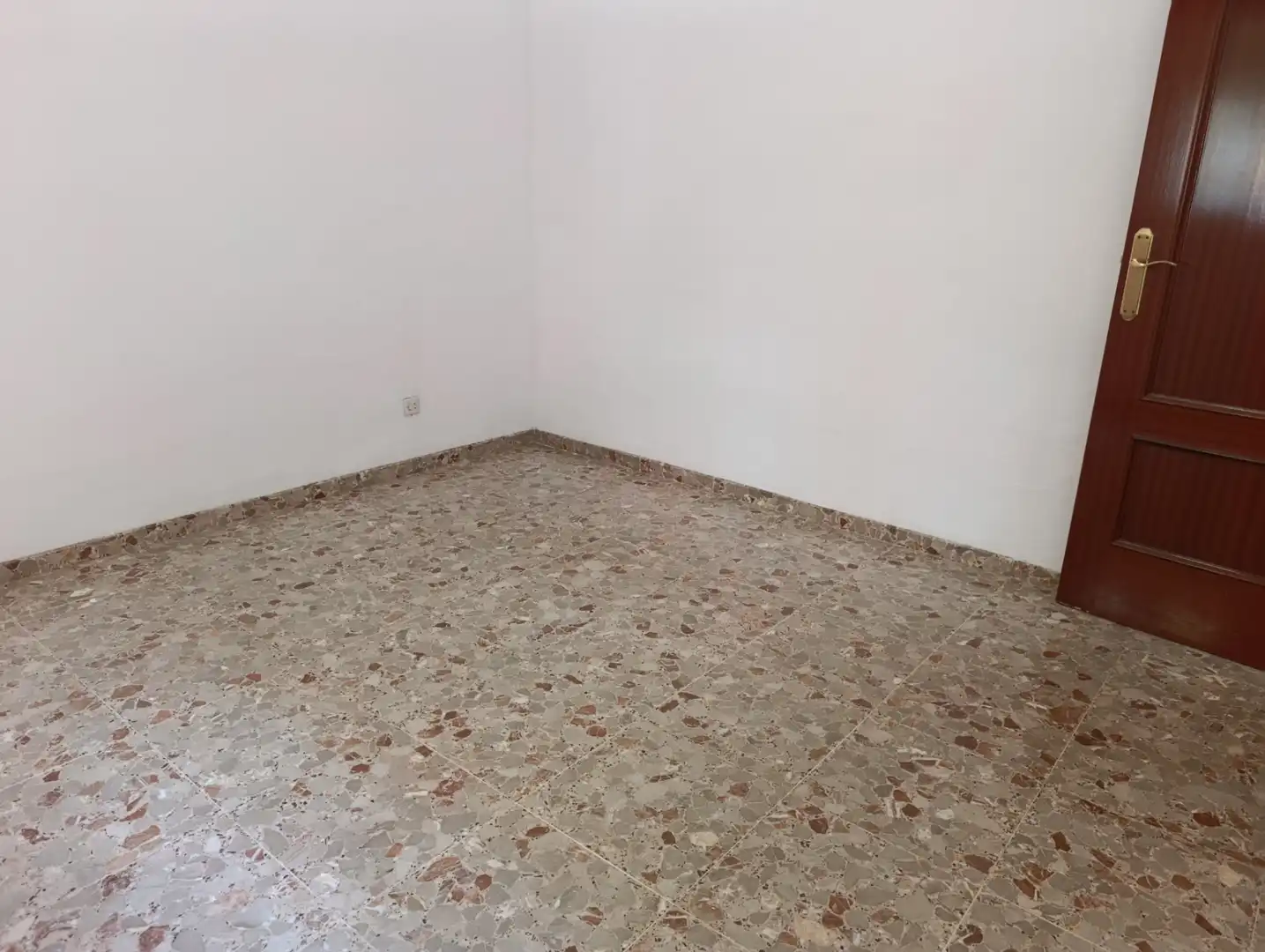 Flat for sale in Dos Hermanas  with Air Conditioner