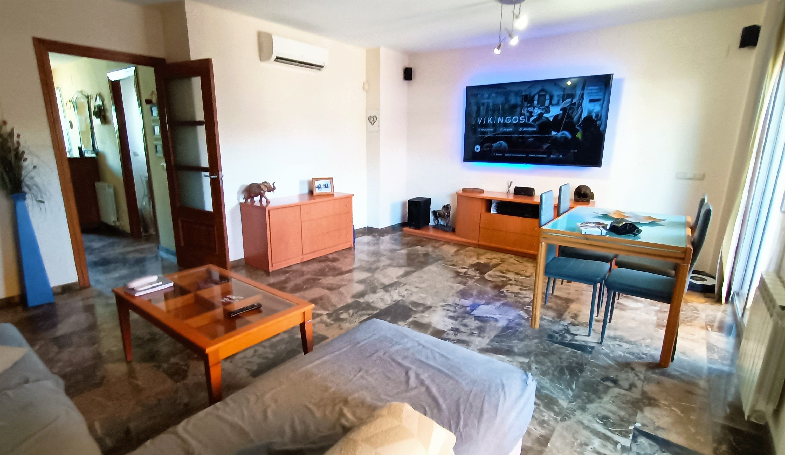 Wohnzimmer von Einfamilien-Reihenhaus zum Verkauf in Cambrils mit Klimaanlage, Heizung und Privatgarten