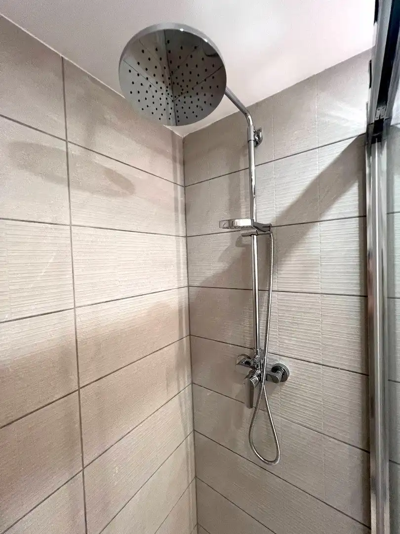Baño de Apartamento en venta en Torrevieja con Calefacción, Terraza y Amueblado
