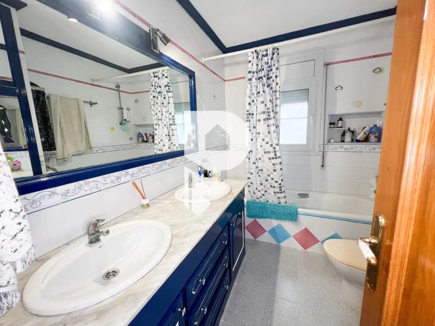 Baño de Casa o chalet en venta en Vallirana con Calefacción, Jardín privado y Terraza