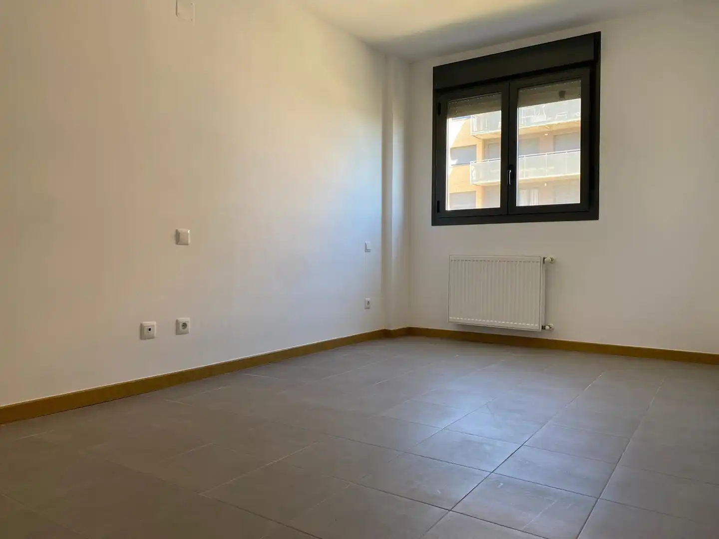 Bedroom of Flat for rent in Tres Cantos  with Heating, Storage room and Community pool