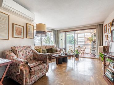 Flat with pool for sale in Chamartín