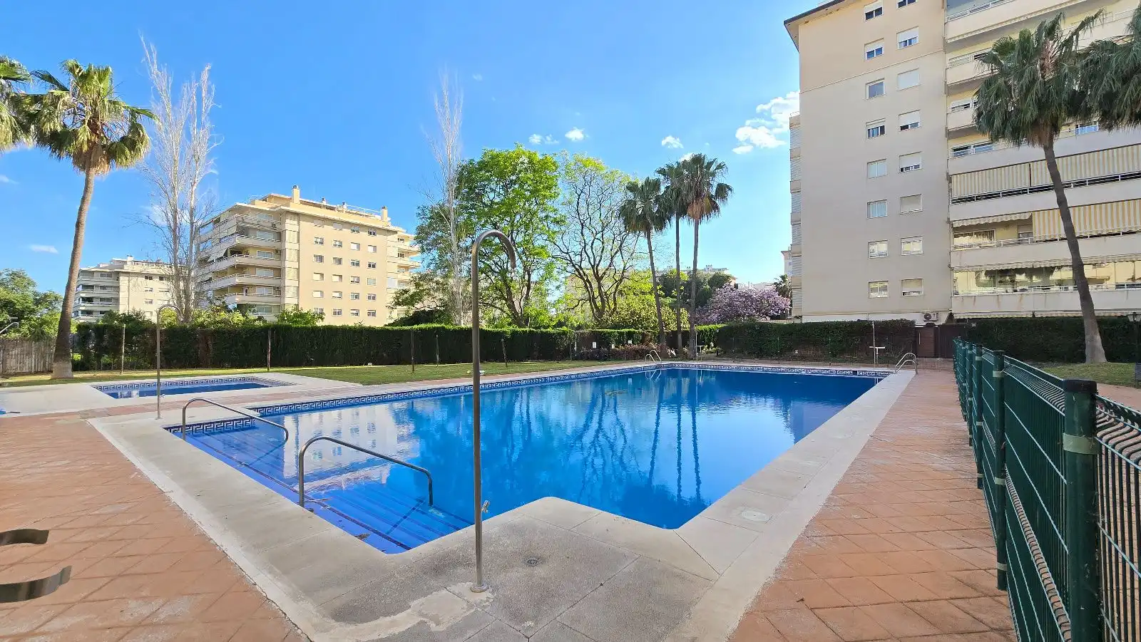 Piscina de Piso en venta en Benalmádena con Aire acondicionado, Calefacción y Terraza
