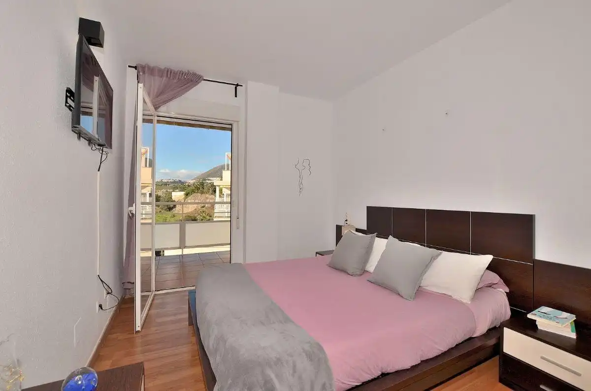 Habitación de Ático en venta en Benalmádena con Terraza, Trastero y Piscina comunitaria