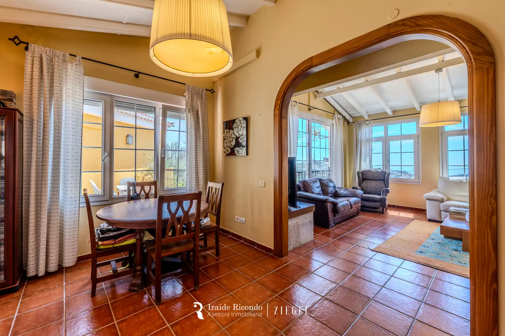 Living room of Houses for sale in Santa Brígida  with Air Conditioner, Private garden and Terrace