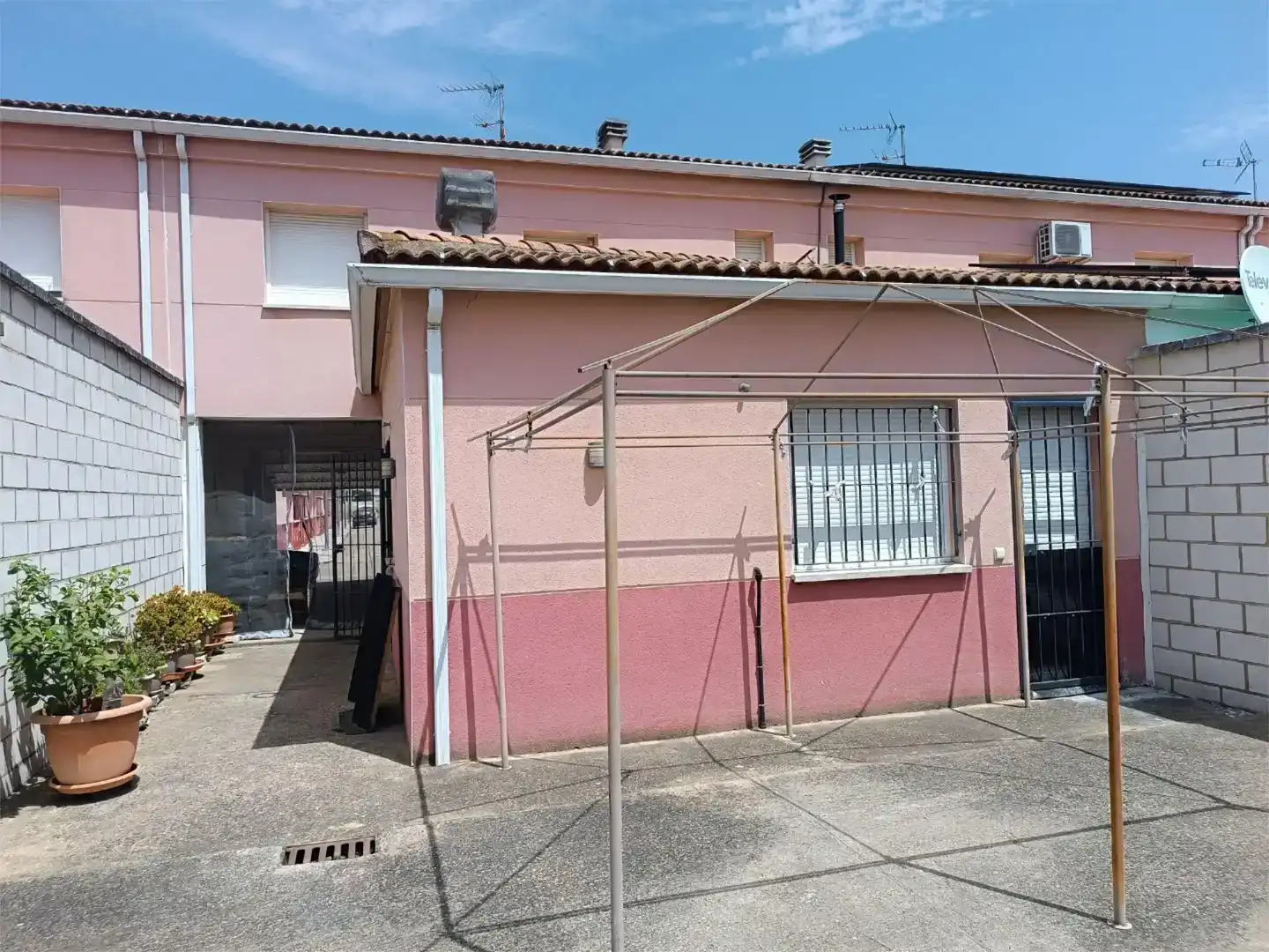 Vista exterior de Piso en venta en Madrigalejo