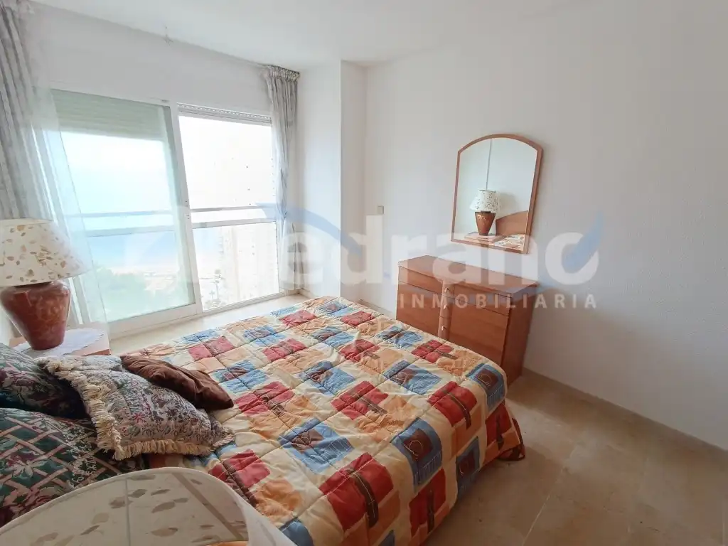 Habitación de Piso en venta en Benidorm con Jardín privado, Piscina y Amueblado