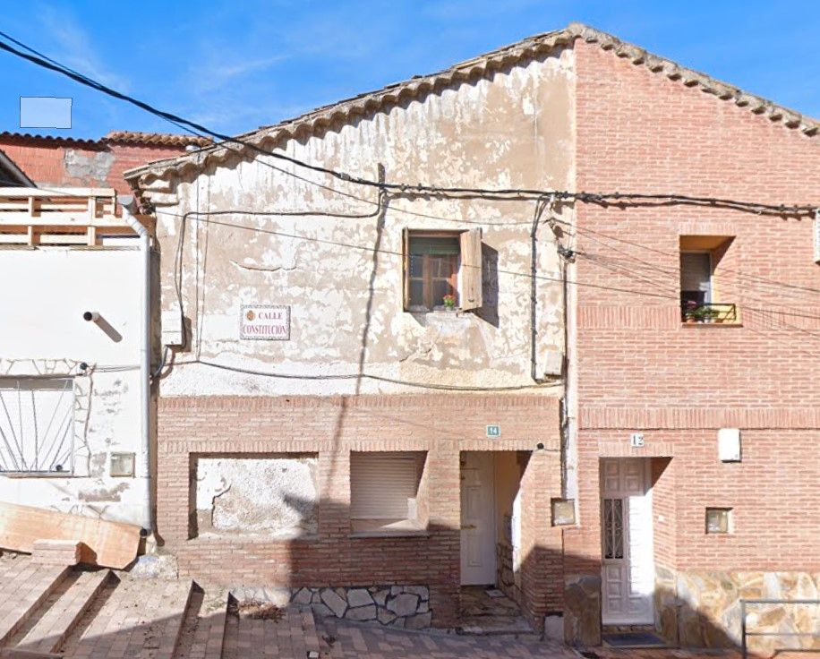 Casa adosada en venda a Calle la Constitución, Cadrete