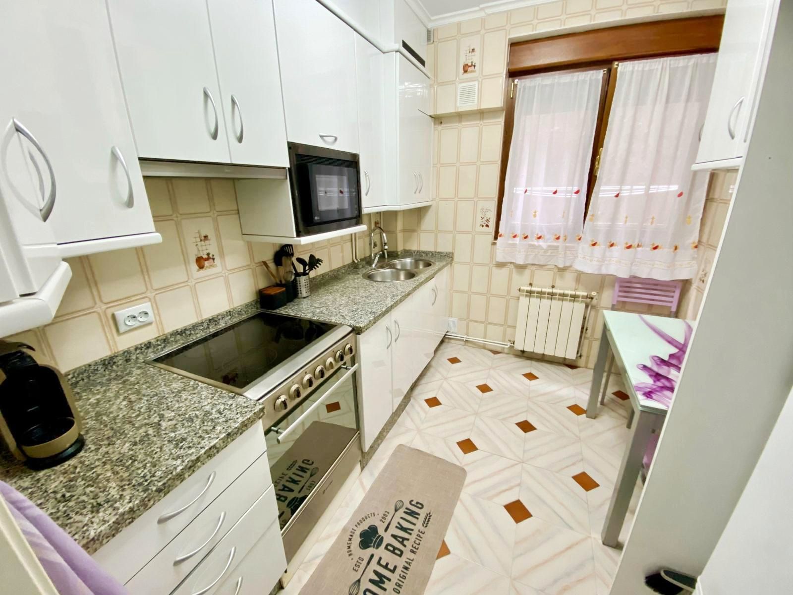 Kitchen of Flat to rent in Gijón   with Heating, Parquet flooring and Furnished