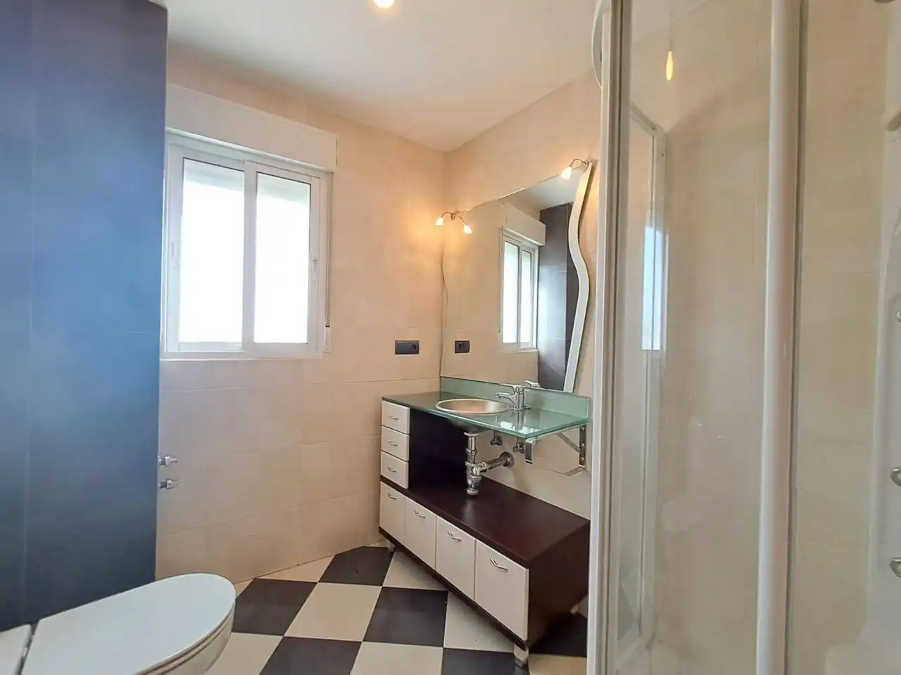 Bany de Casa o xalet en venda en Burgos amb Calefacció, Jardí privat i Parquet