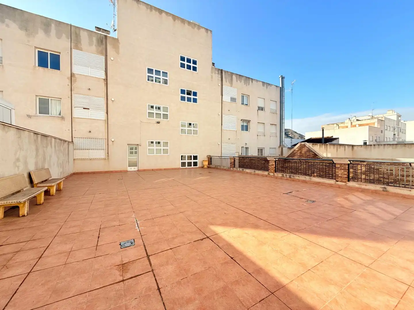 Außenansicht von Wohnung zum Verkauf in Santomera mit Terrasse, Abstellraum und Balkon