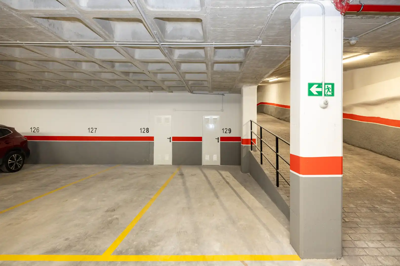Parking of Flat for rent in Granada  with Air Conditioner, Heating and Terrace