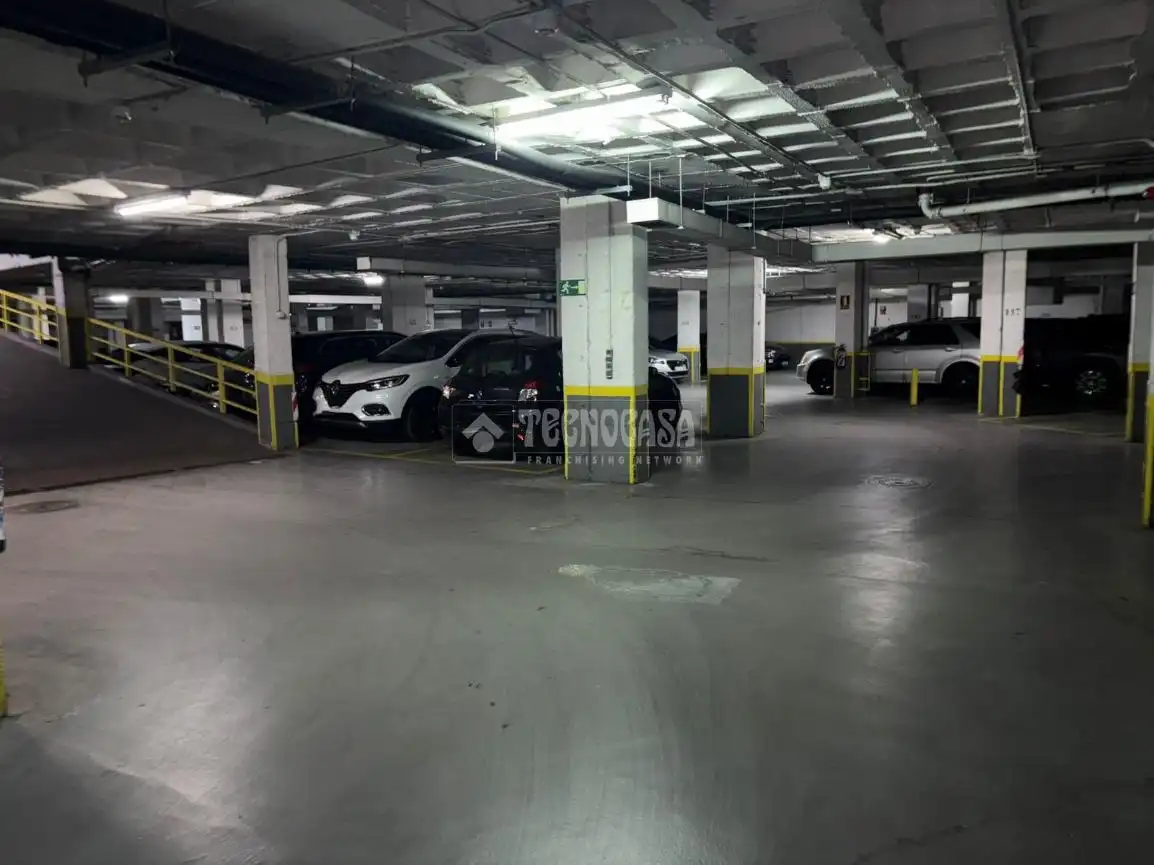 Parkplatz von Garage zum Verkauf in Madrid