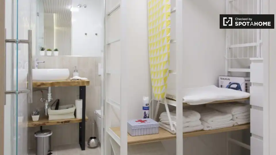 Dormitori de Apartament per a compartir en Madrid amb Aire condicionat, Calefacció i Terrassa