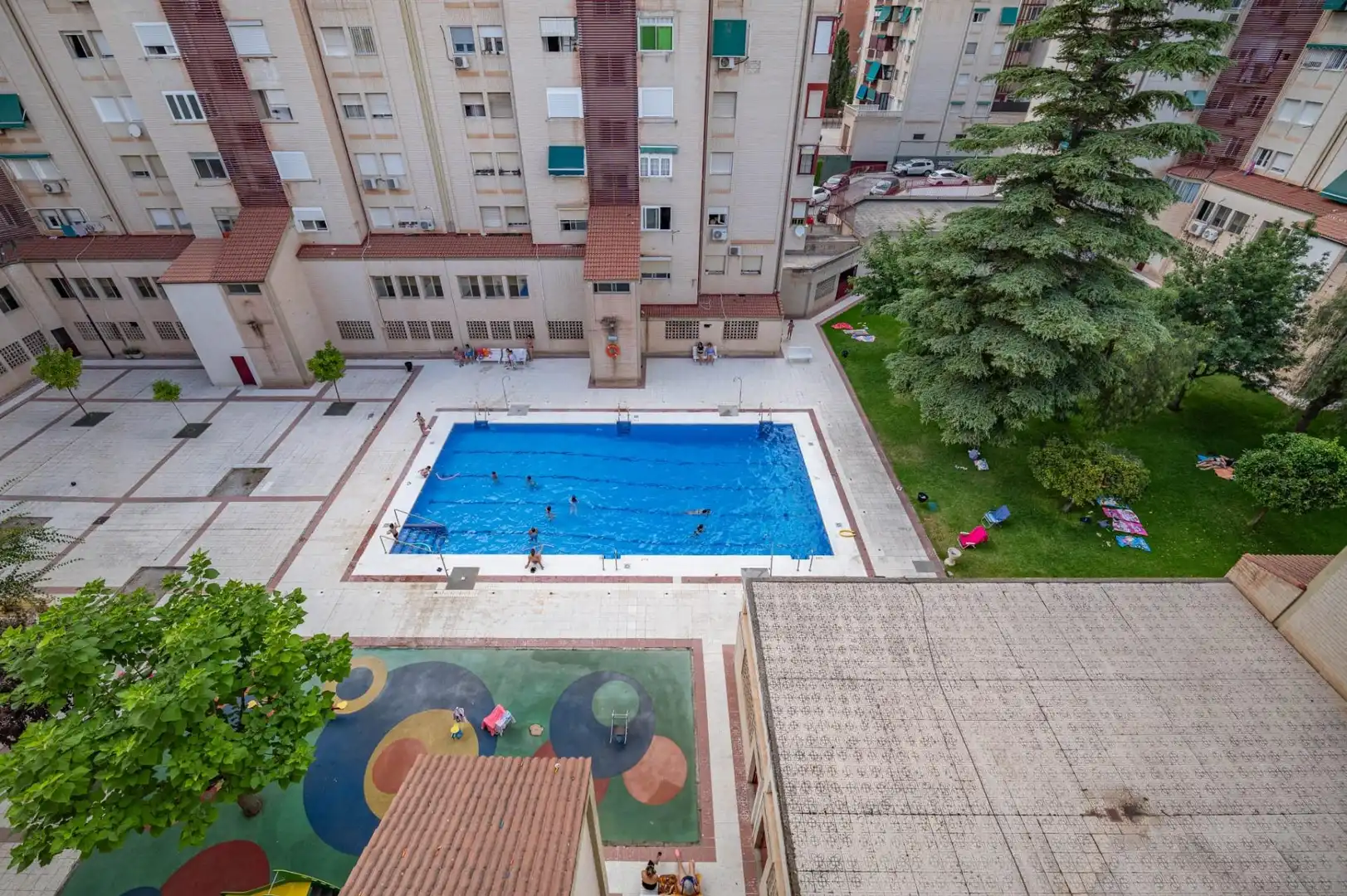 Piscina de Pis en venda en Granada amb Piscina comunitària