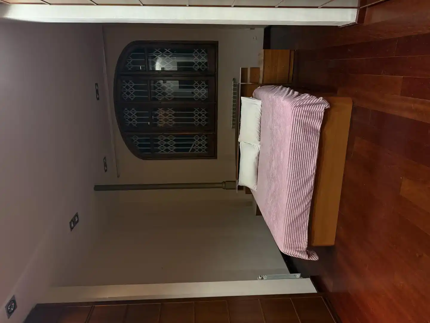Bedroom of Flat for share in Barcelona  with Air Conditioner, Parquet flooring and Furnished