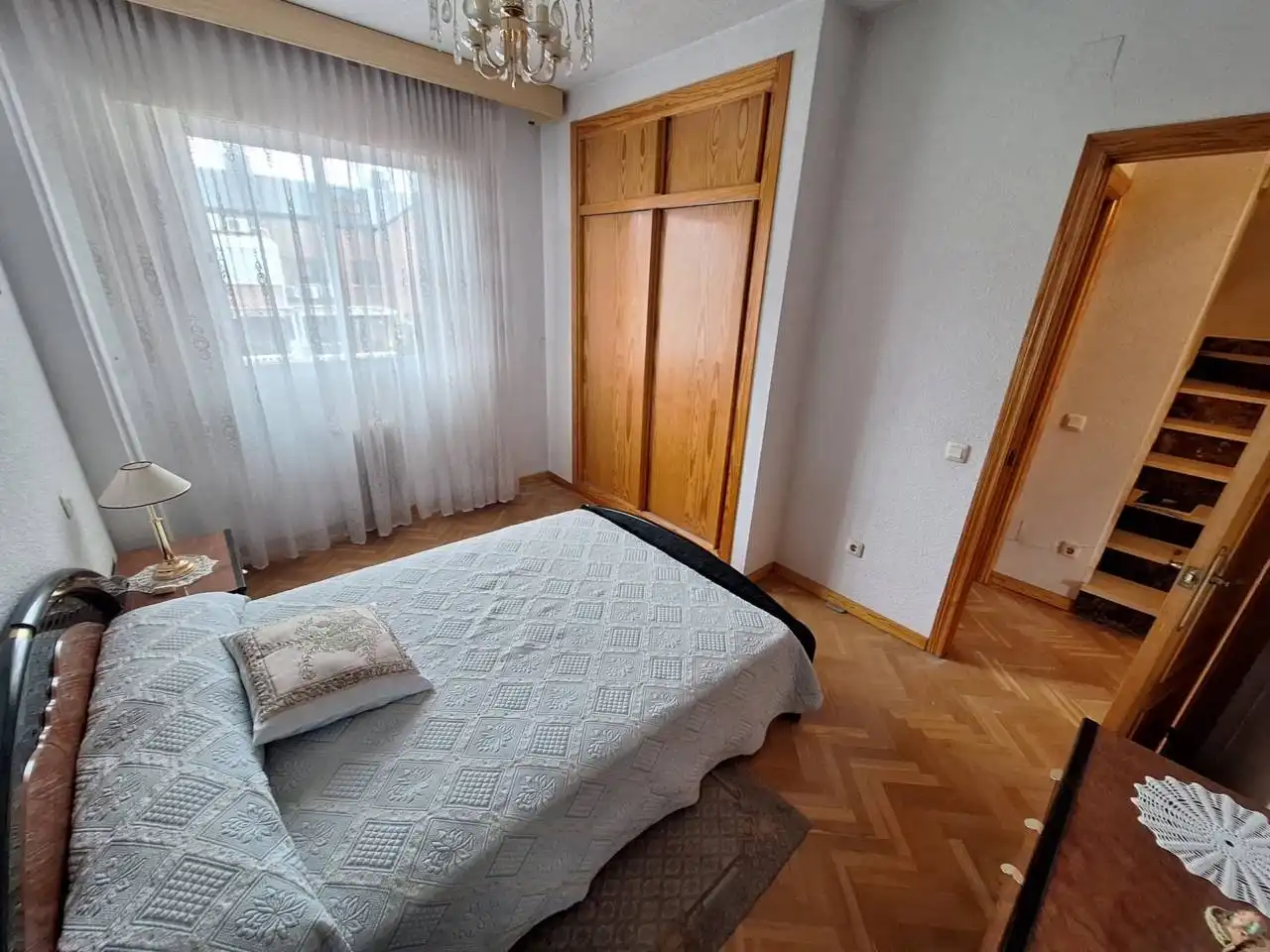 Dormitori de Casa adosada en venda en Fuenlabrada amb Calefacció i Jardí privat