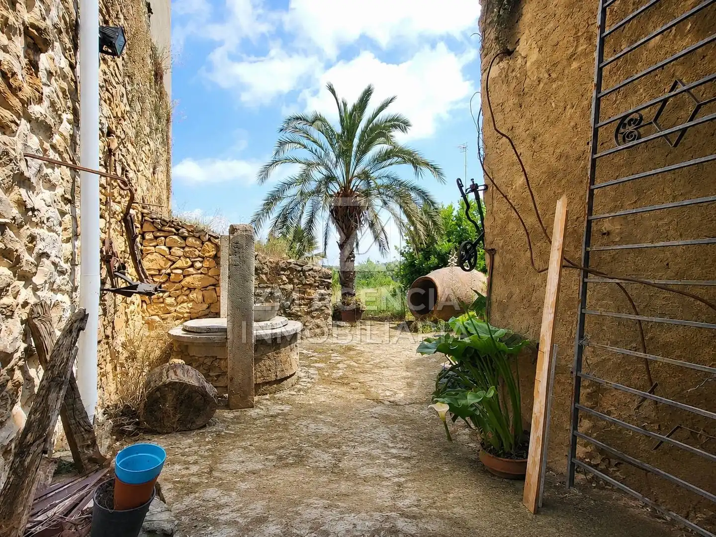 Vista exterior de Finca rústica en venda en La Jana amb Jardí privat, Terrassa i Traster