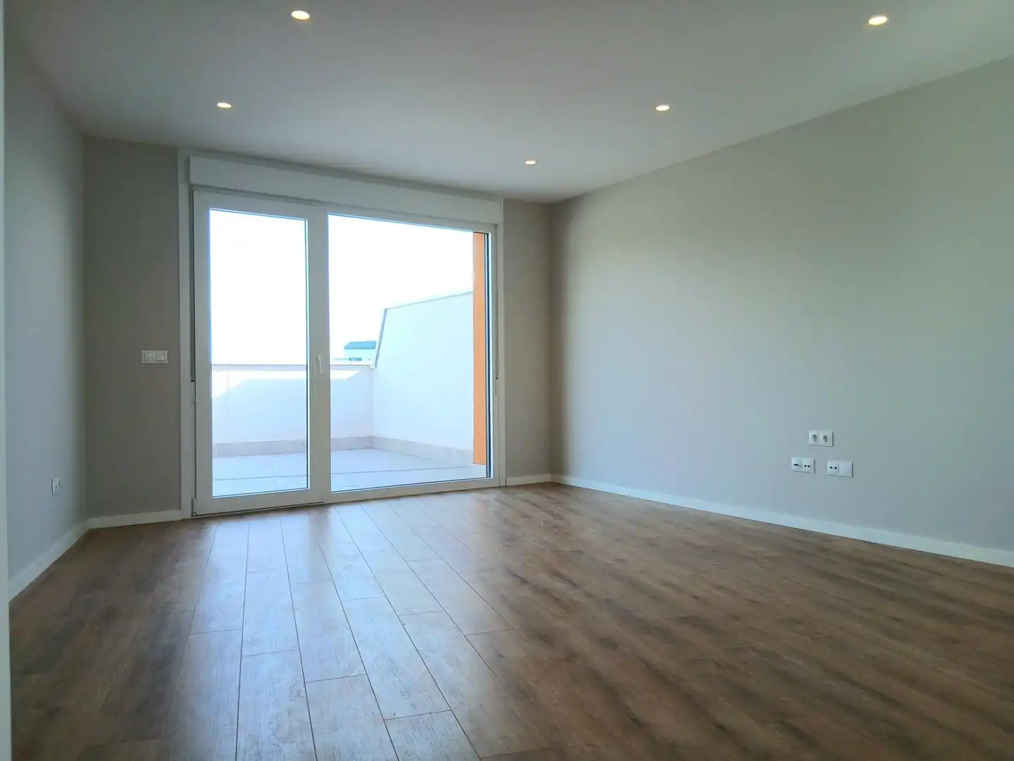 Wohnzimmer von Dachboden zur Miete in Oviedo  mit Heizung, Terrasse und Abstellraum