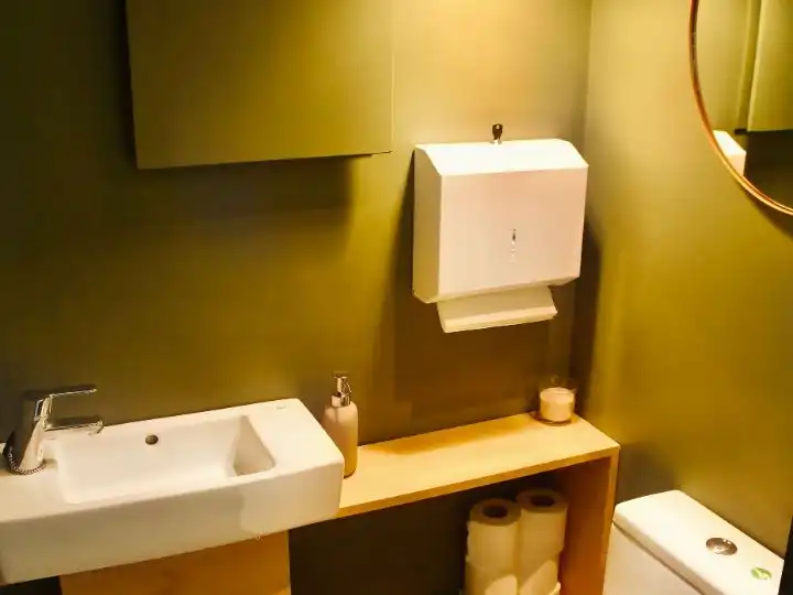 Baño de Oficina de alquiler en Barcelona con Aire acondicionado, Calefacción y Amueblado