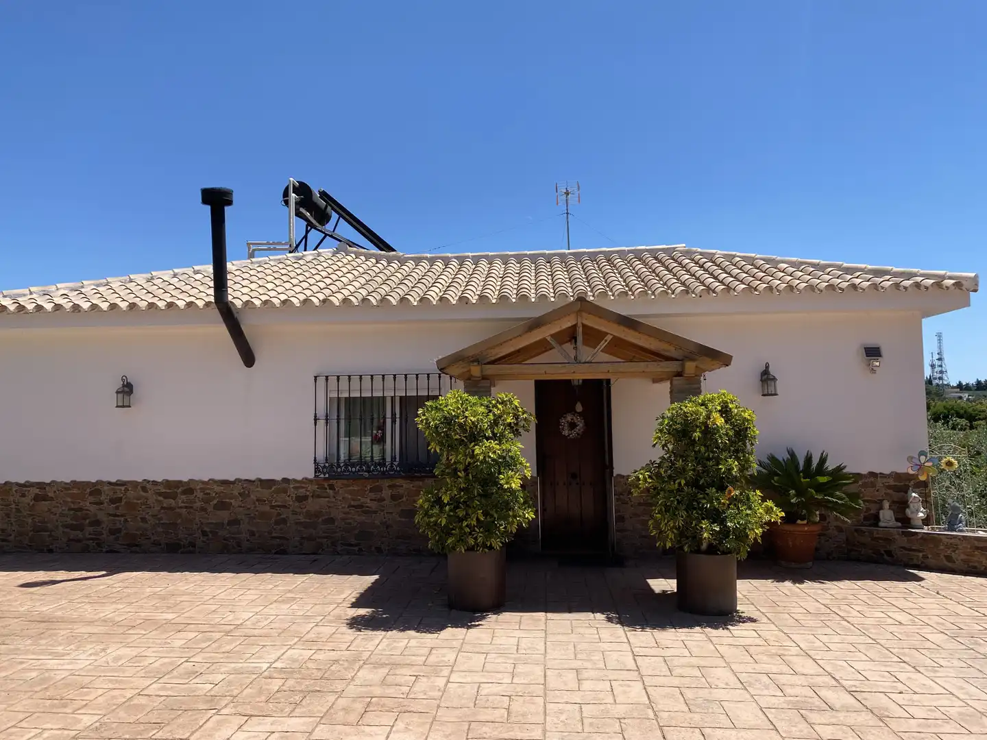 Exterior view of Country homes for sale in Estepona  with Air Conditioner, Private garden and Terrace