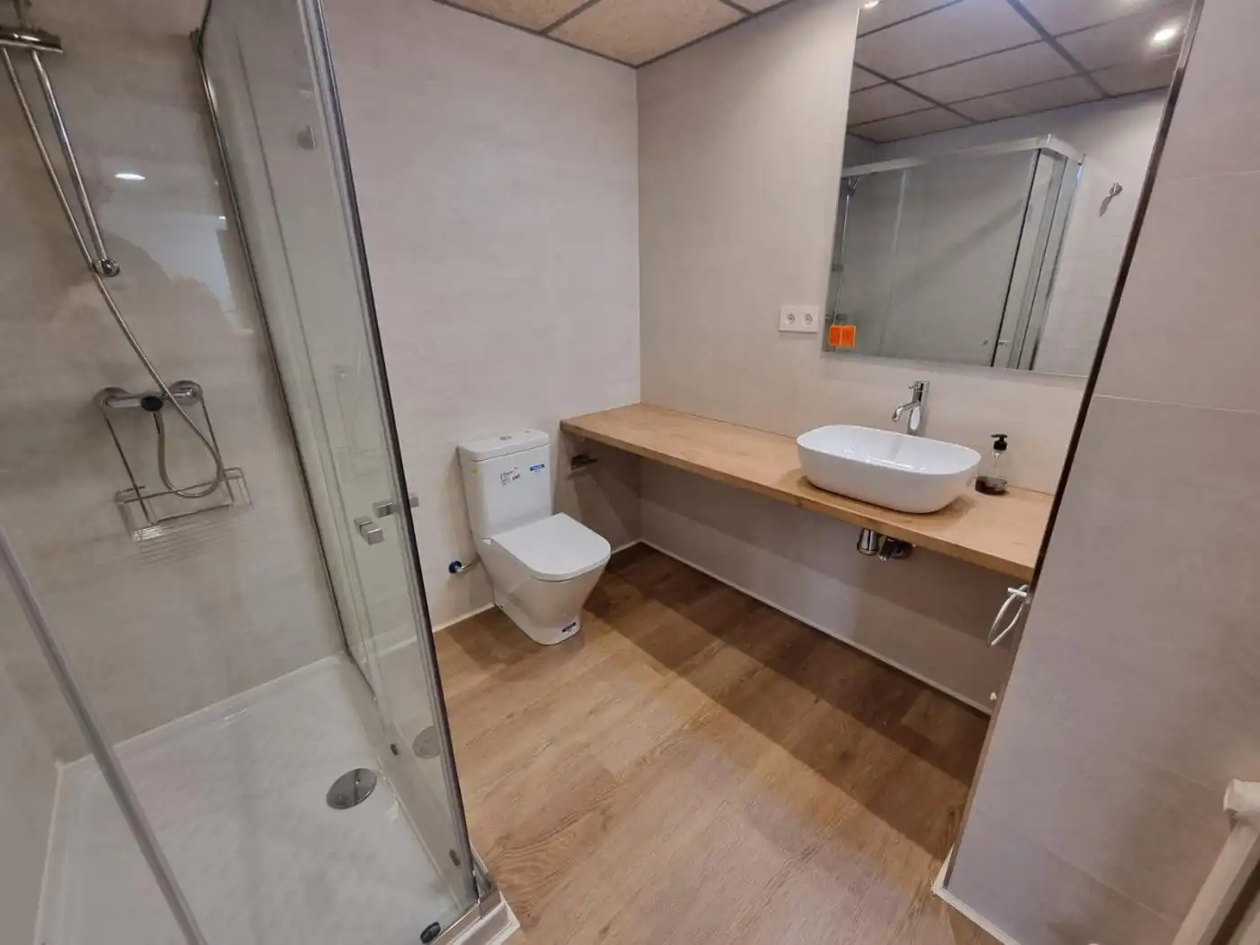 Baño de Piso de alquiler en Zaragoza con Calefacción, Parquet y Horno