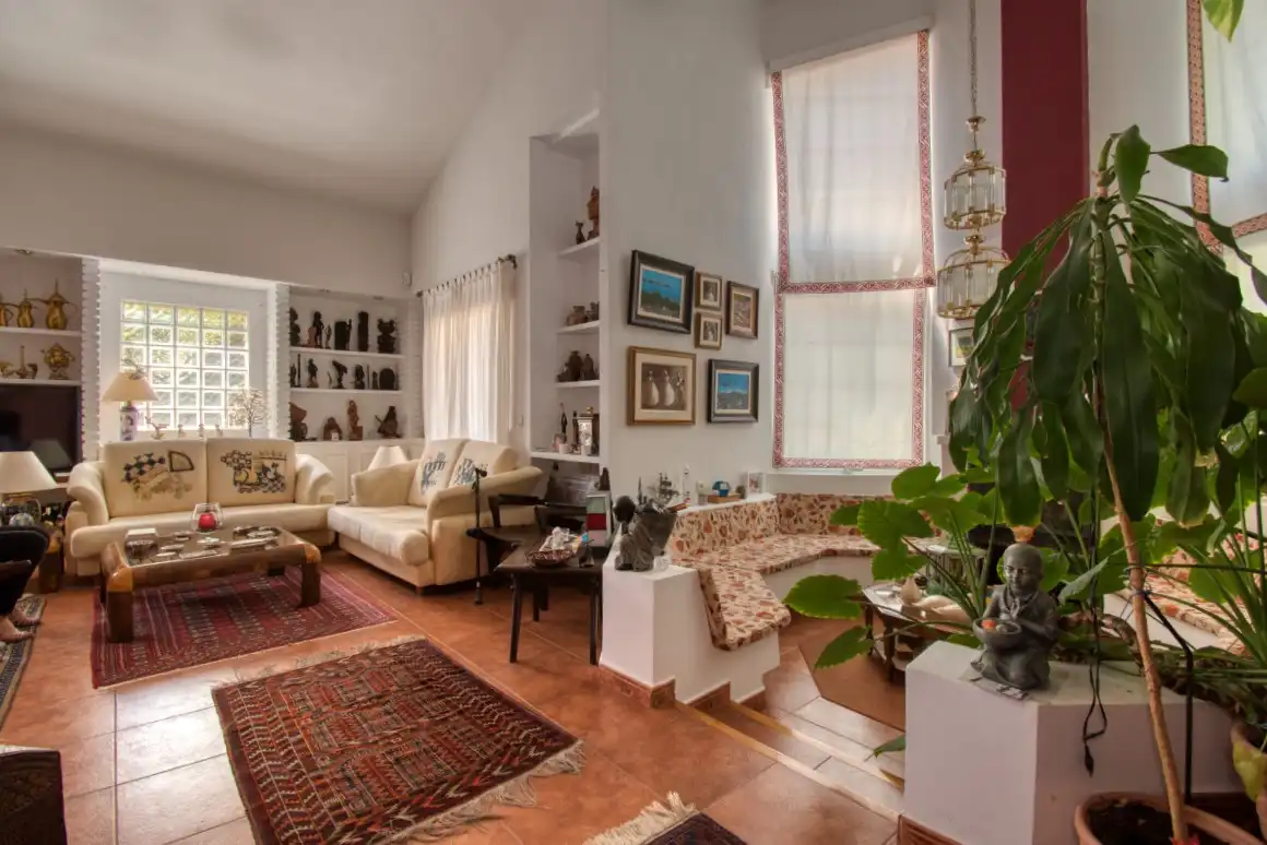Sala de estar de Casa o chalet en venta en Nuevo Baztán con Aire acondicionado, Calefacción y Jardín privado