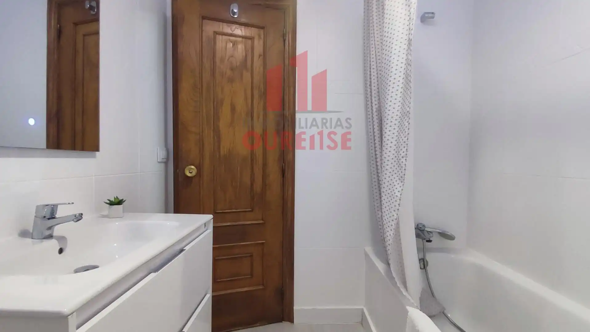 Bany de Casa o xalet de lloguer en Toén amb Moblat i Balcó