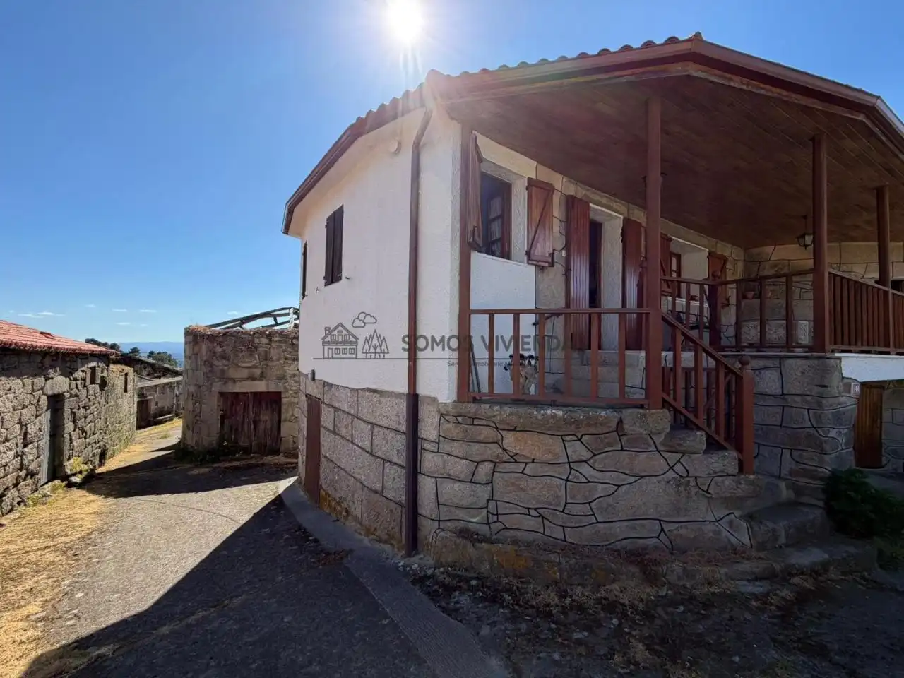 Vista exterior de Casa o xalet en venda en Nogueira de Ramuín amb Calefacció, Traster i Moblat