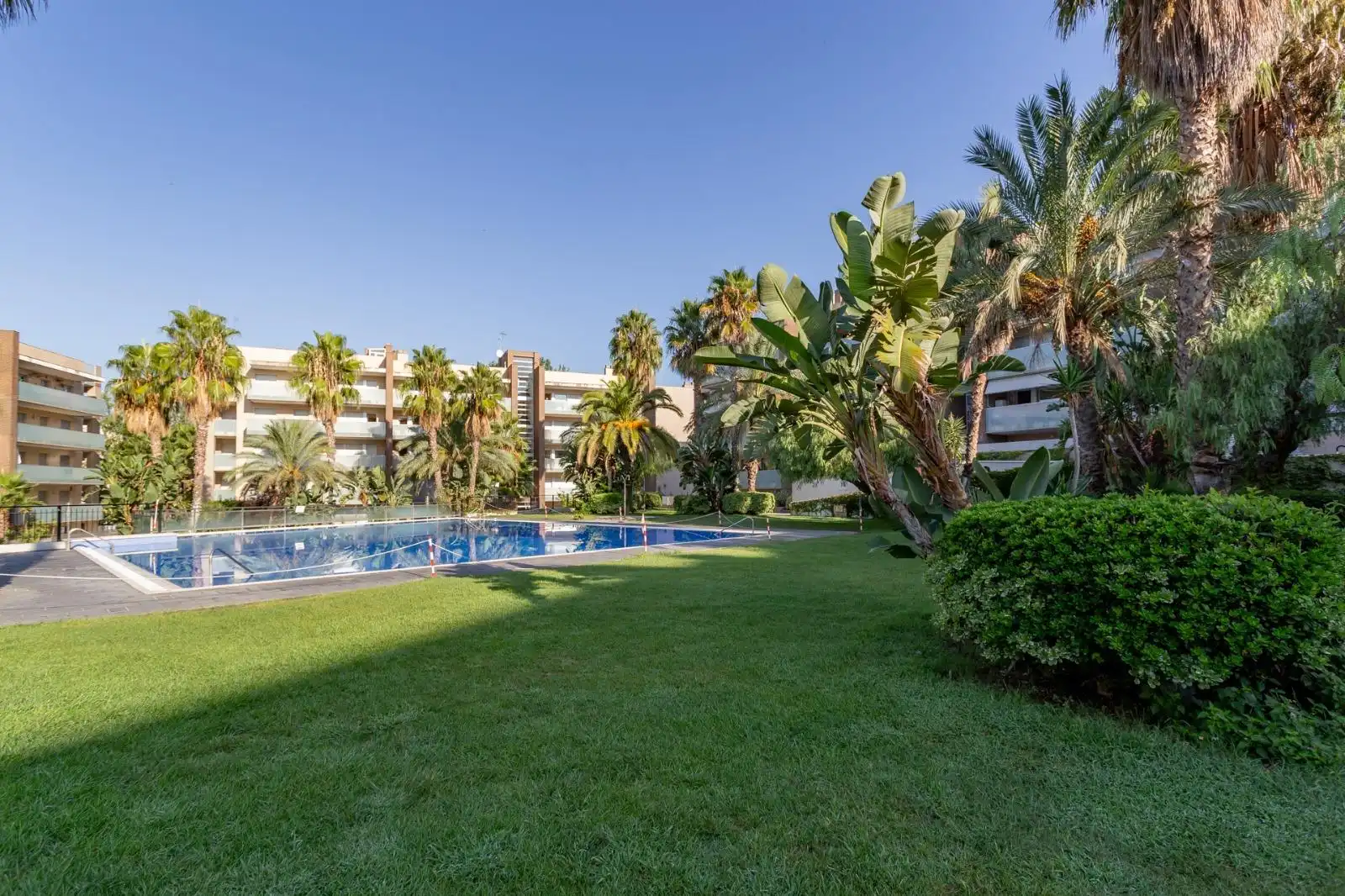 Garten von Wohnung zum Verkauf in Salou mit Klimaanlage, Privatgarten und Terrasse