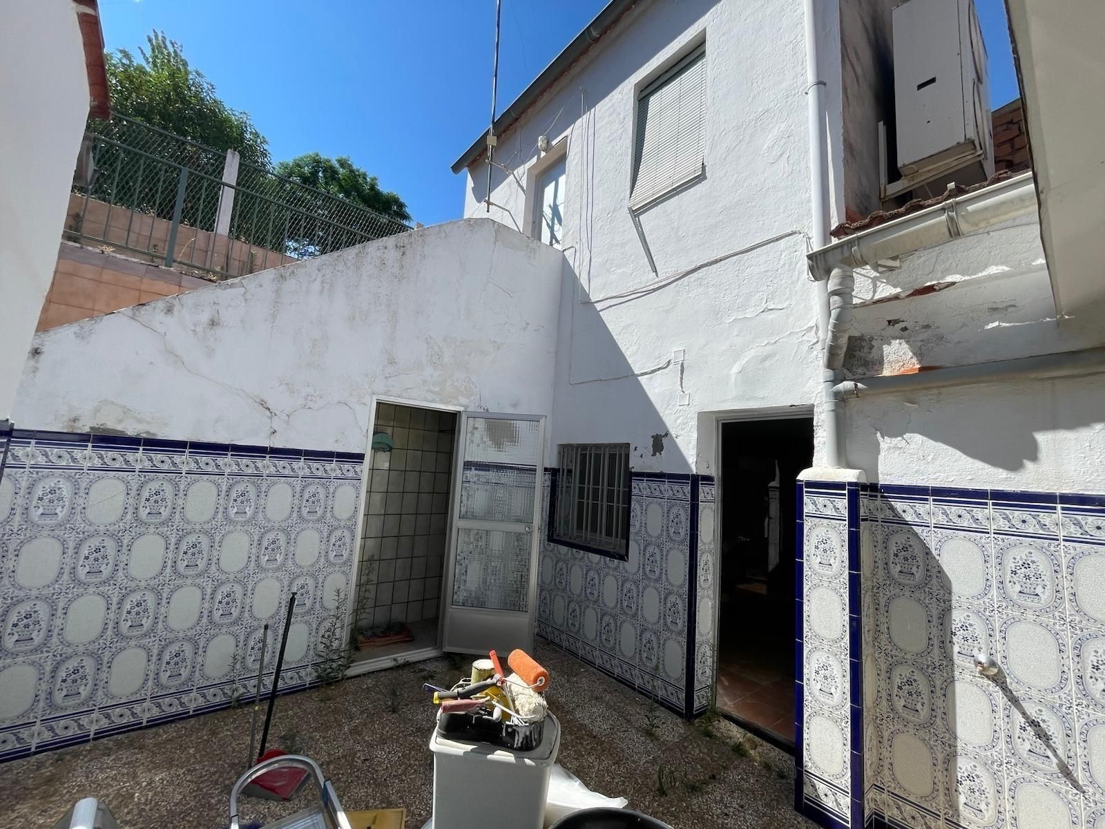 Vista exterior de Casa o xalet en venda en Cáceres Capital amb Calefacció, Terrassa i Traster