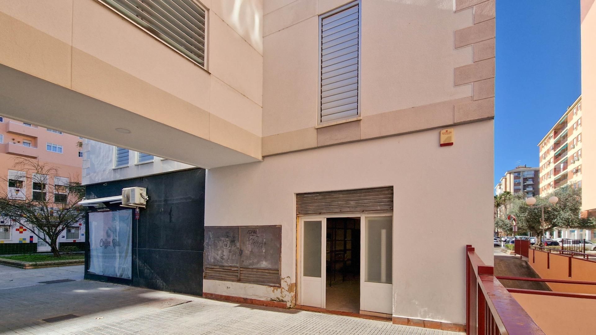 Vista exterior de Local en venda en Badajoz Capital