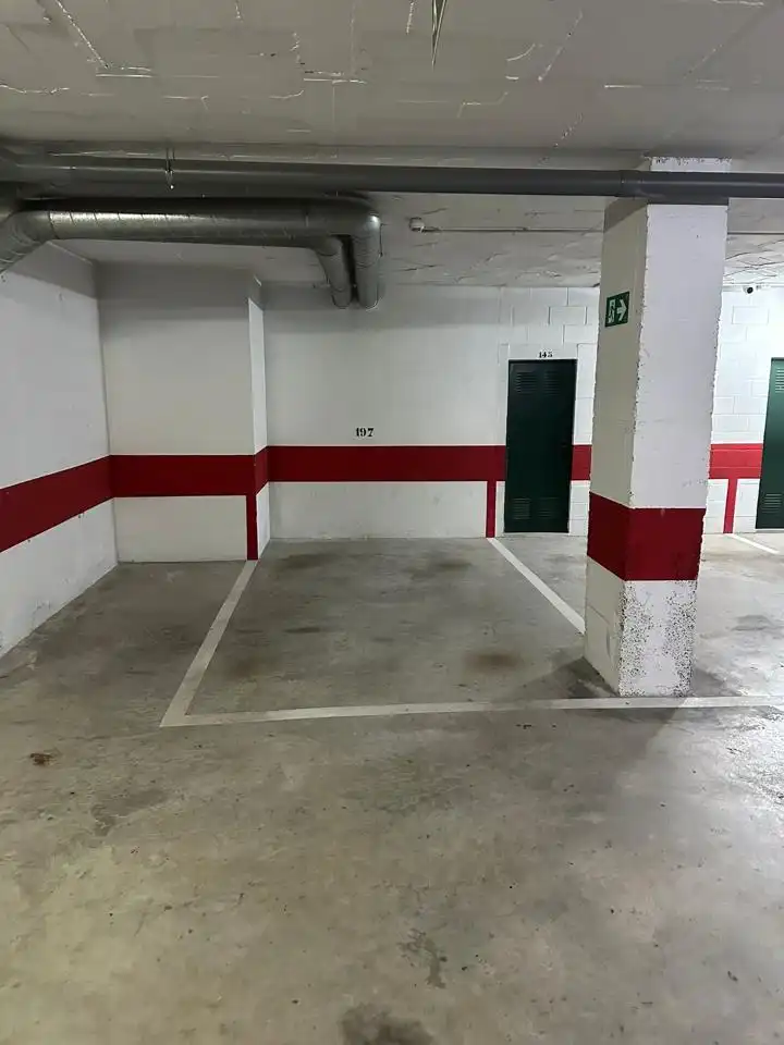 Aparcament de Pis en venda en Vélez-Málaga amb Terrassa, Traster i Piscina comunitària
