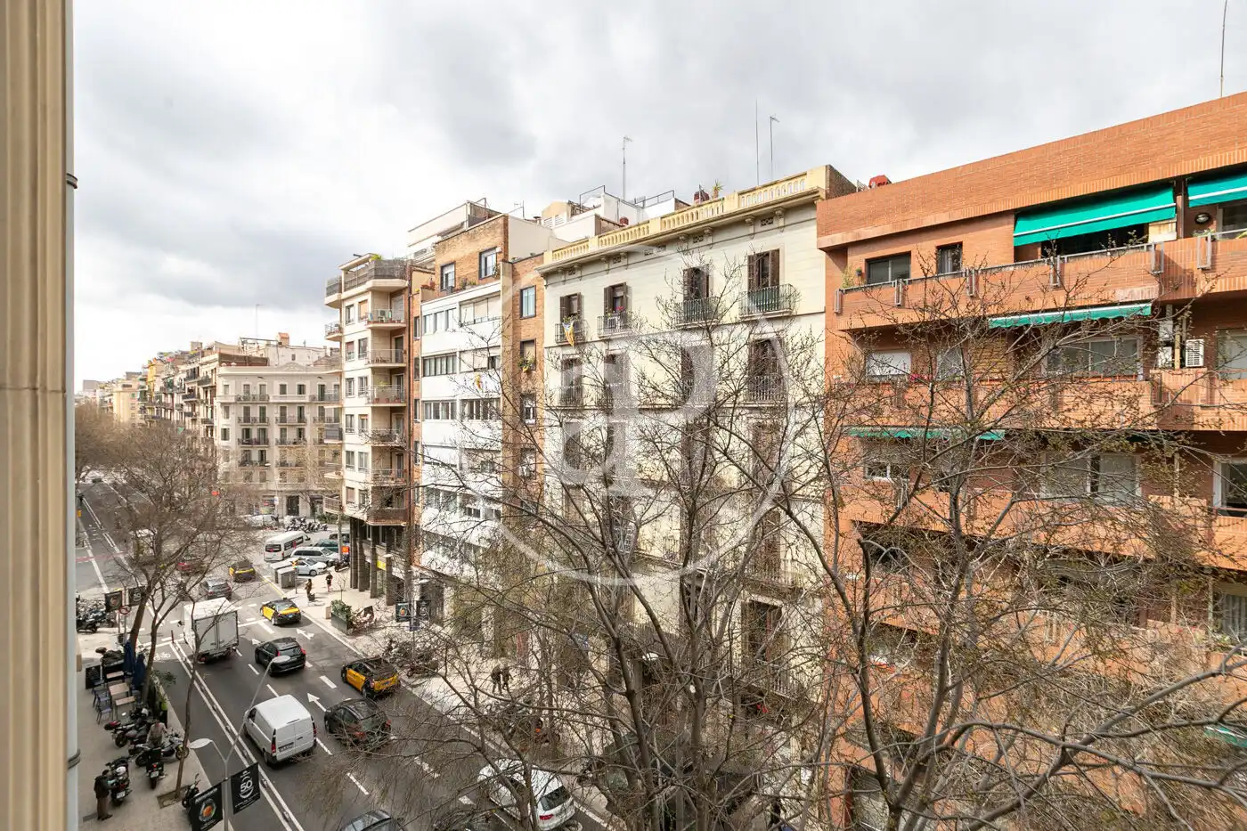 Außenansicht von Wohnung zum Verkauf in Barcelona mit Klimaanlage, Heizung und Möbliert