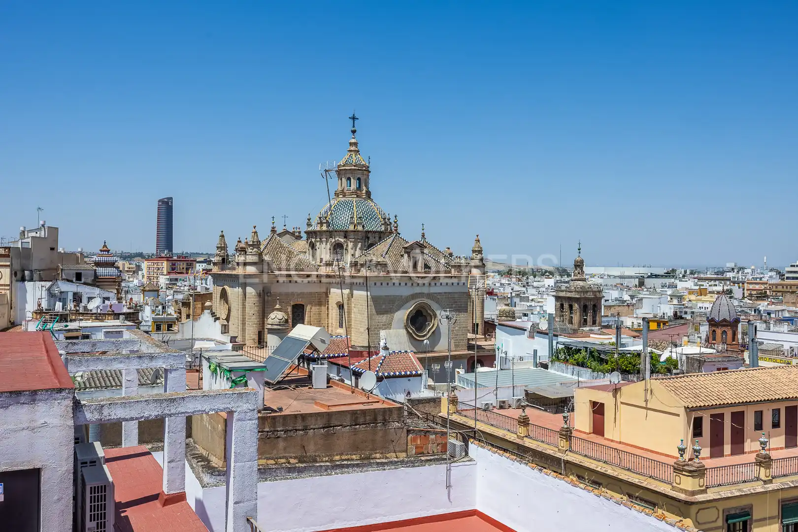 Vista exterior de Ático en venta en Sevilla con Aire acondicionado, Calefacción y Terraza