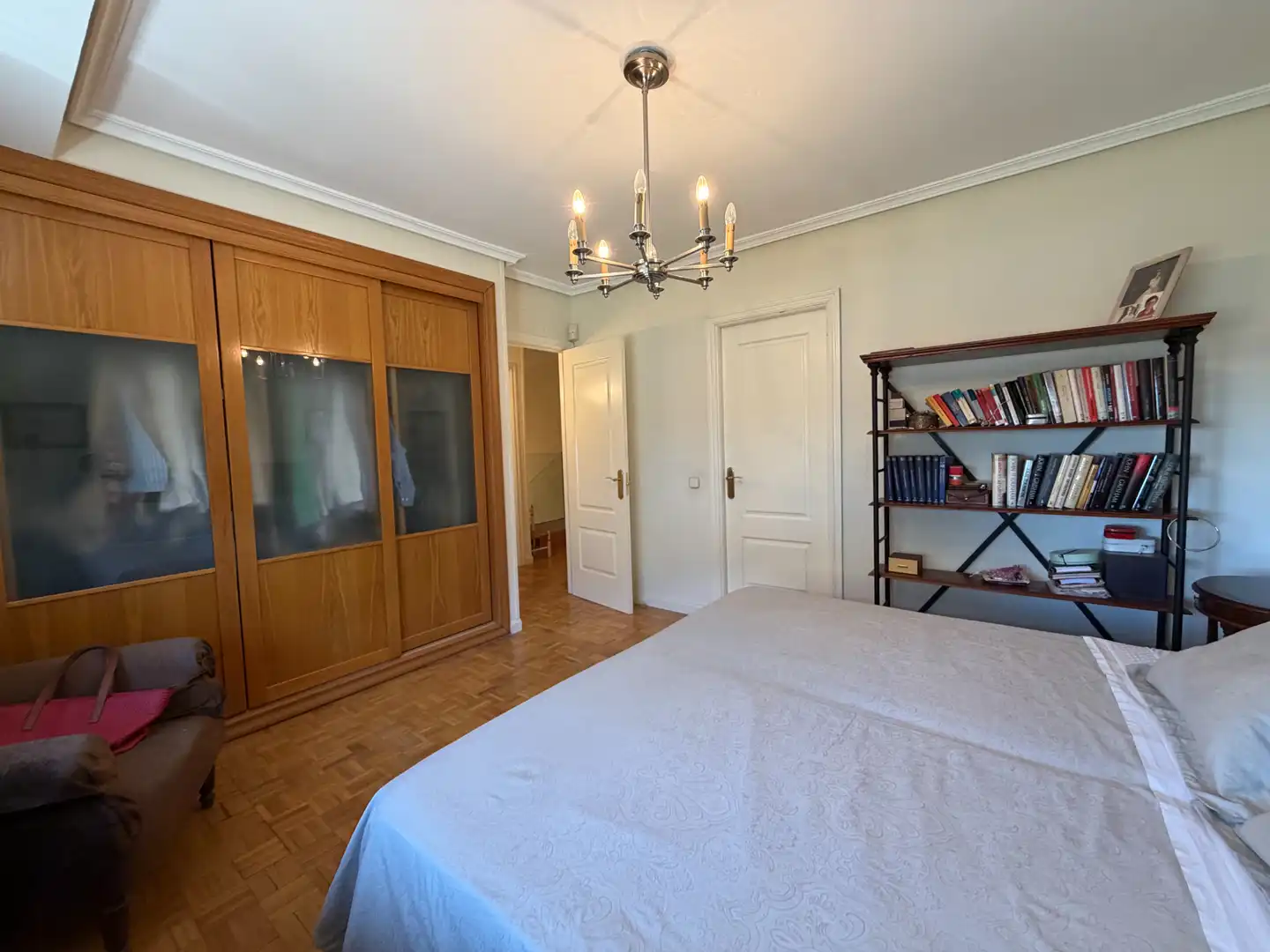 Habitación de Casa adosada en venta en Guadalajara con Calefacción