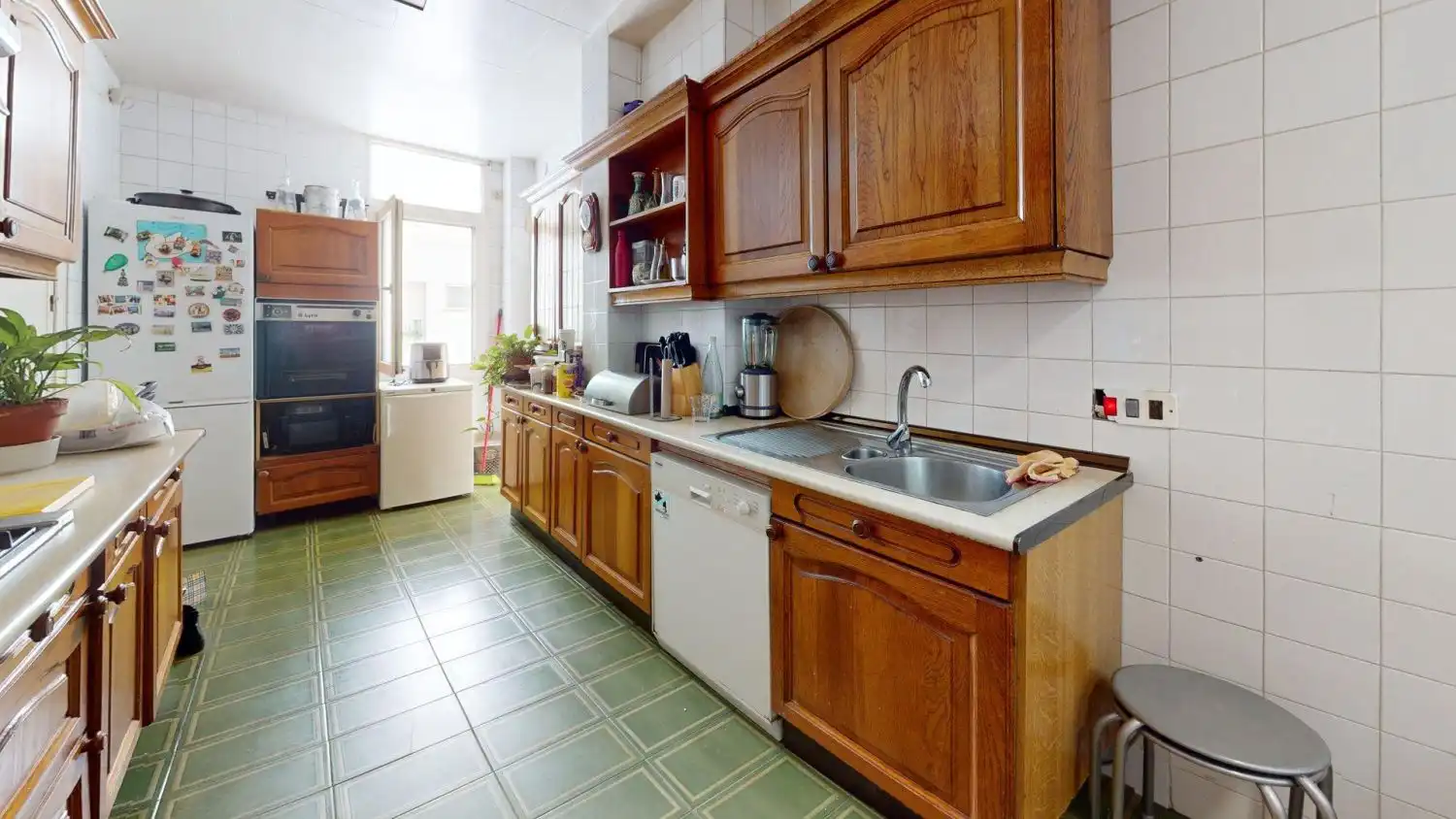 Kitchen of Flat for sale in Sevilla  with Air Conditioner, Terrace and Storage room