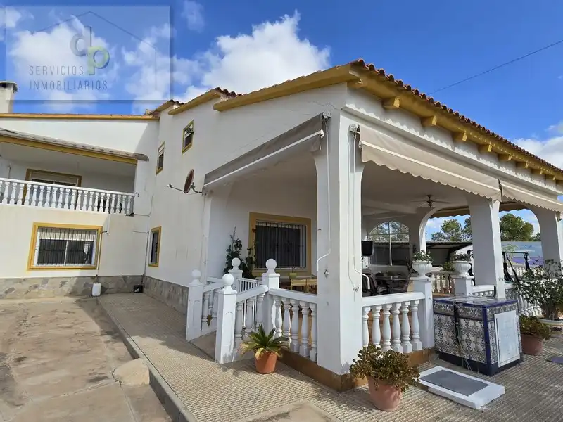 Vista exterior de Casa o xalet en venda en Elche / Elx amb Aire condicionat, Jardí privat i Terrassa