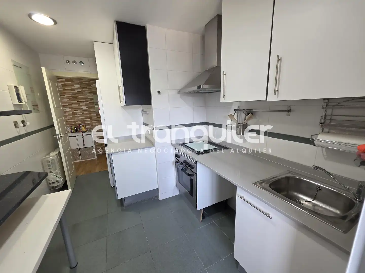 Kitchen of Flat for rent in Madrid  with Air Conditioner, Parquet flooring and Storage room