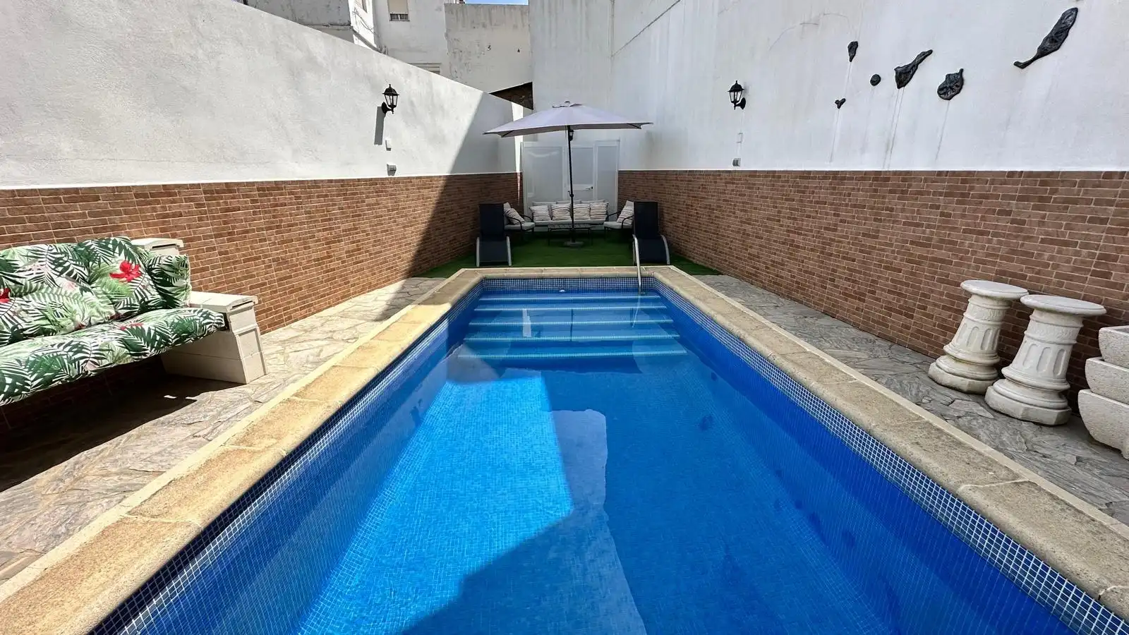 Piscina de Casa adosada en venda en La Línea de la Concepción amb Piscina