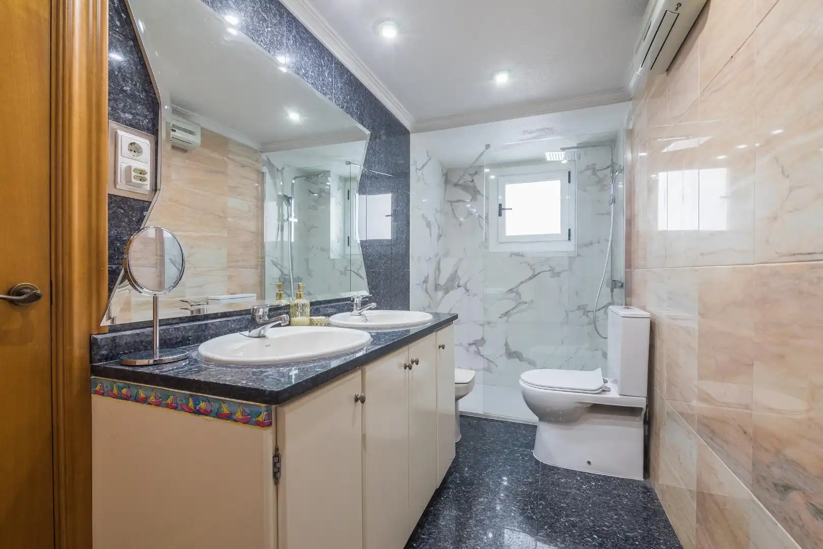 Baño de Piso en venta en Elche / Elx con Aire acondicionado y Balcón