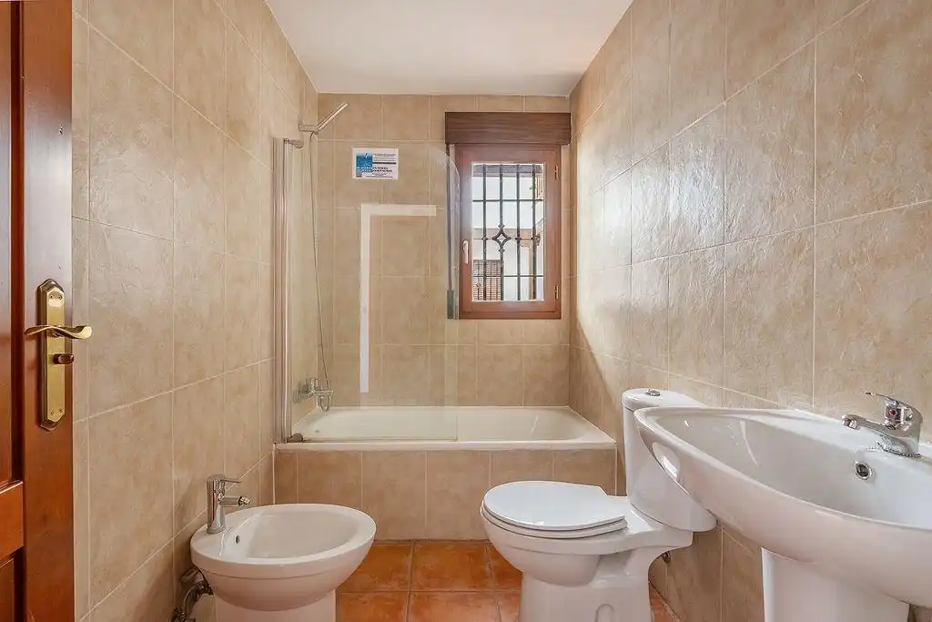 Bathroom of Office for sale in Granada
