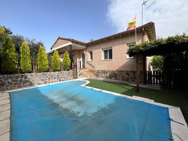 Casa-chalet en Venta en Rio Tajo en Galápagos