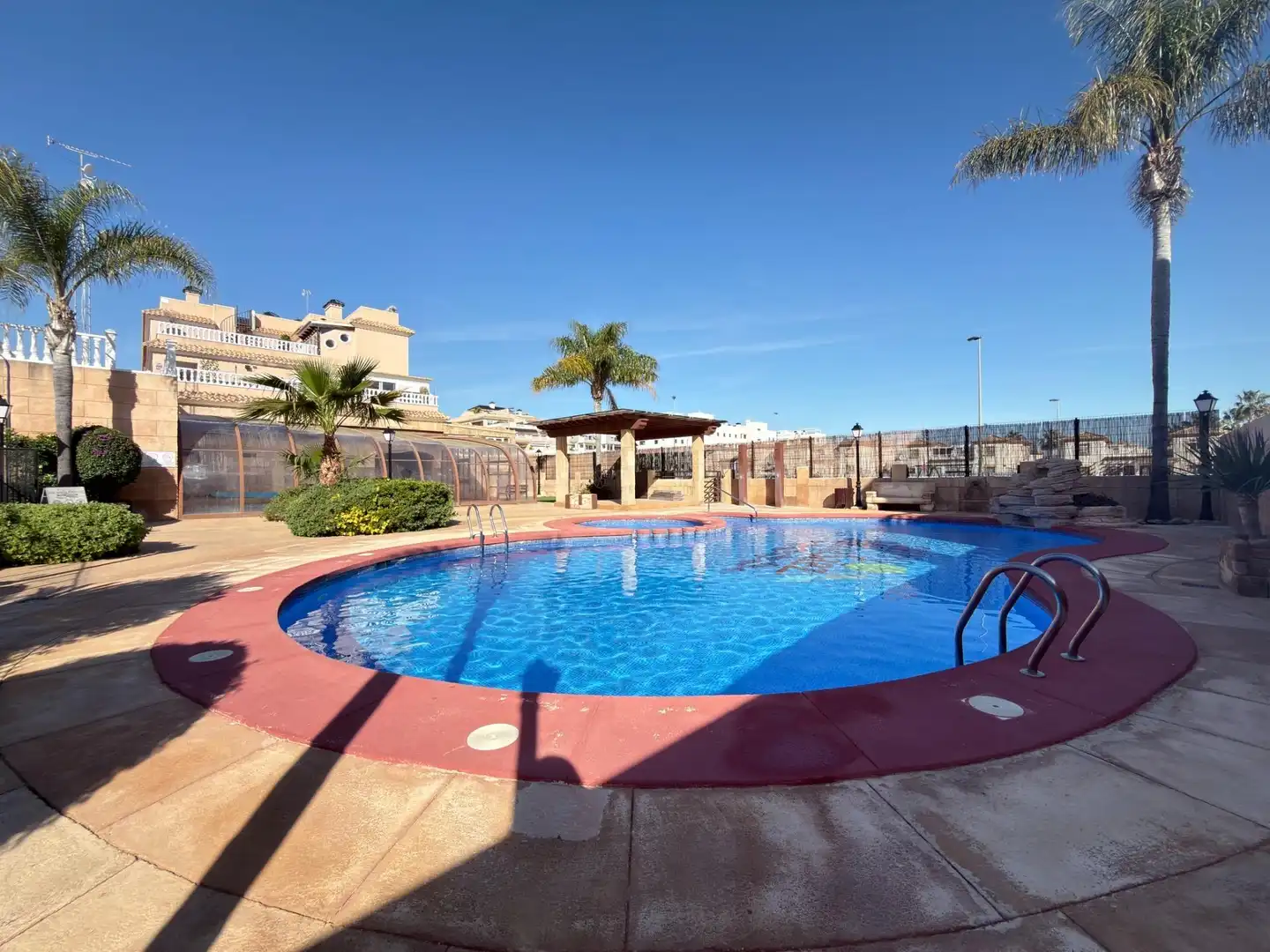Piscina de Apartament en venda en Orihuela amb Aire condicionat, Calefacció i Jardí privat