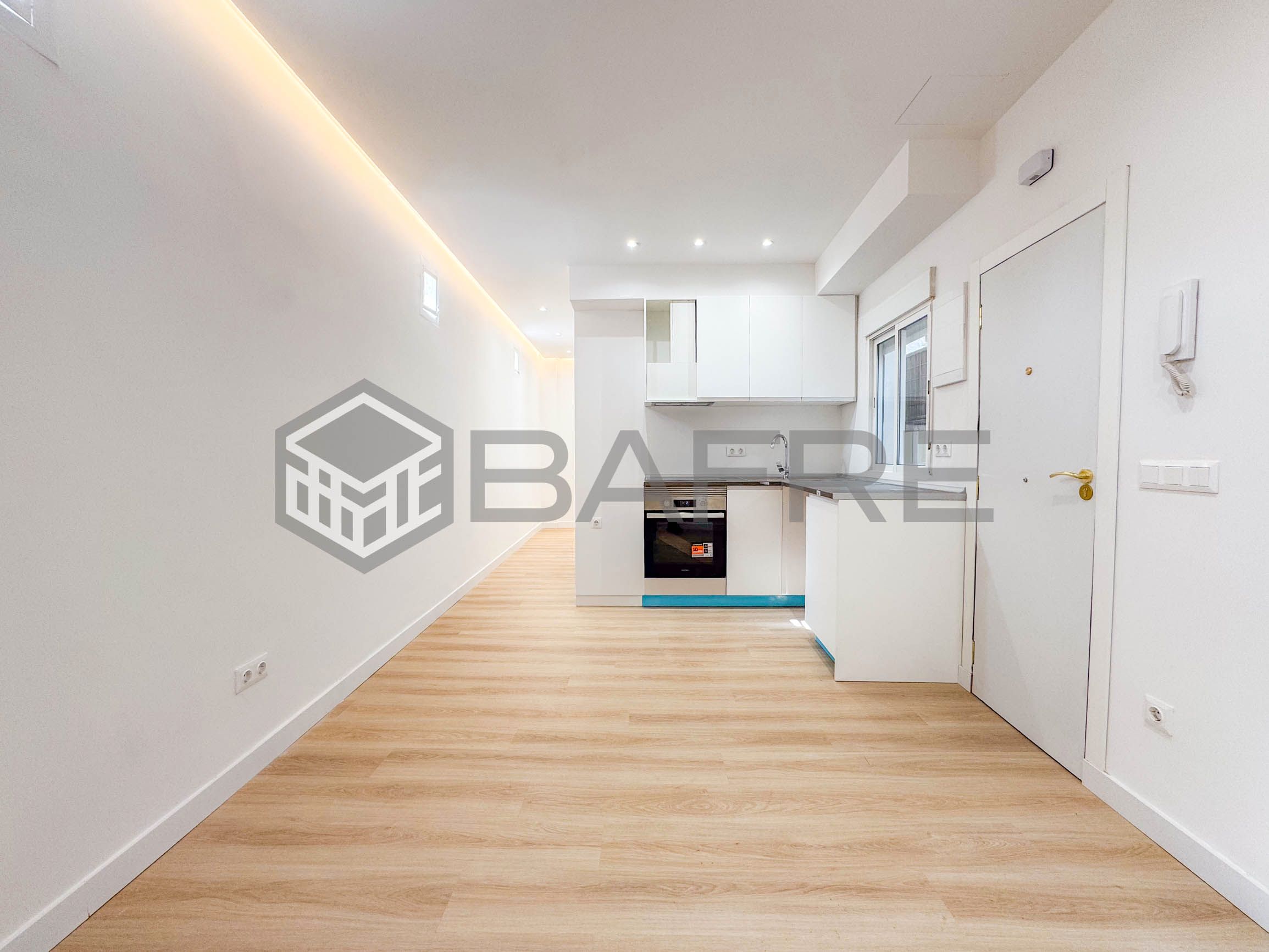 Piso en venta en  Madrid Capital con Balcón