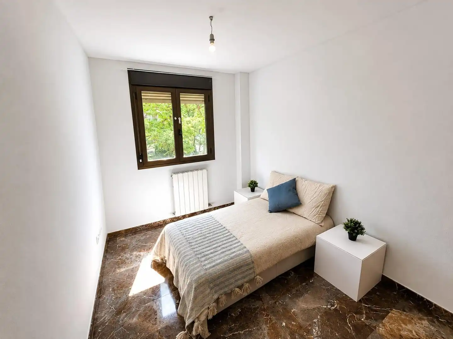 Bedroom of Flat for sale in Zaragoza  with Air Conditioner, Heating and Balcony